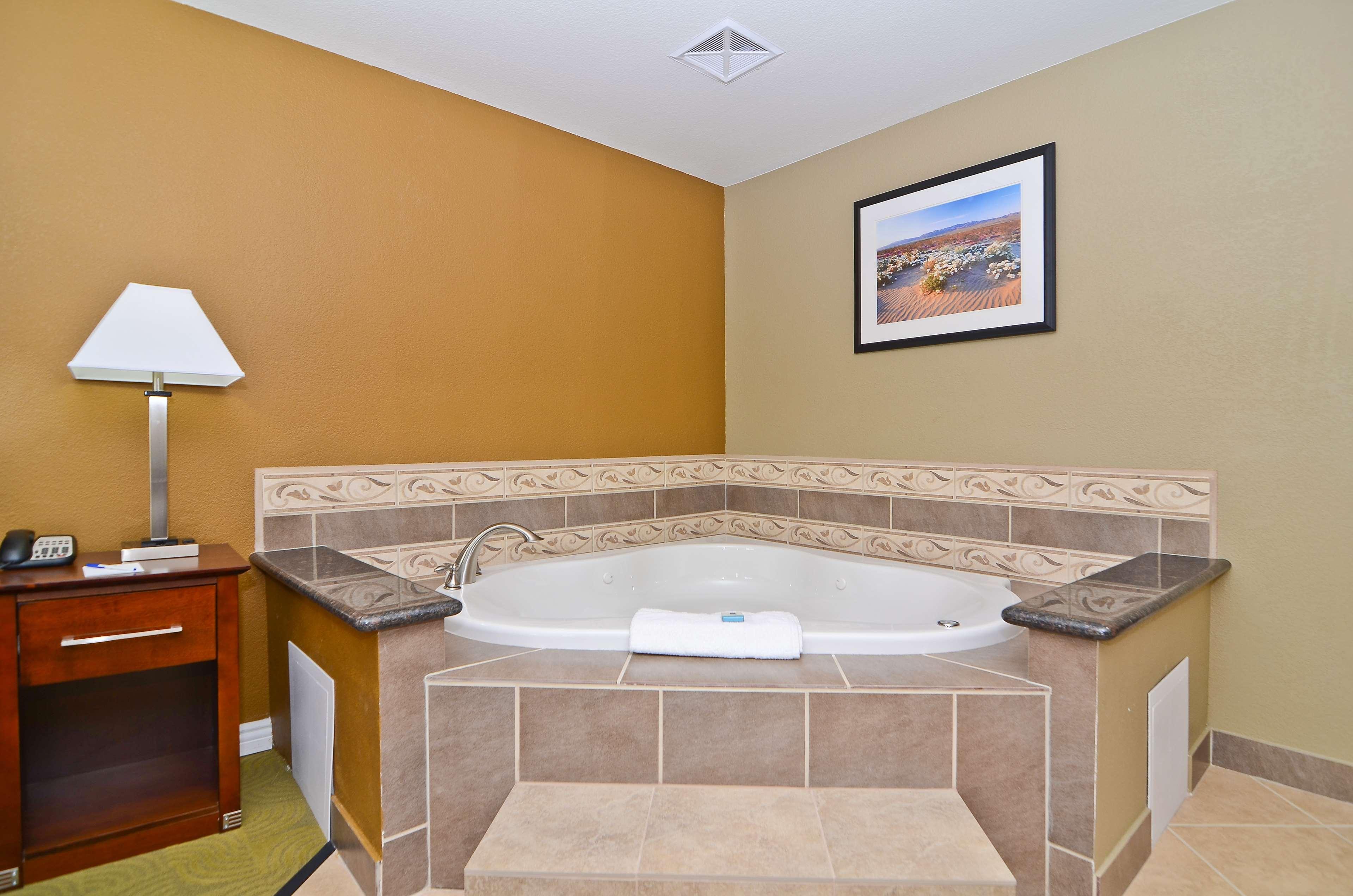 Best Western California City Inn & Suites Room photo